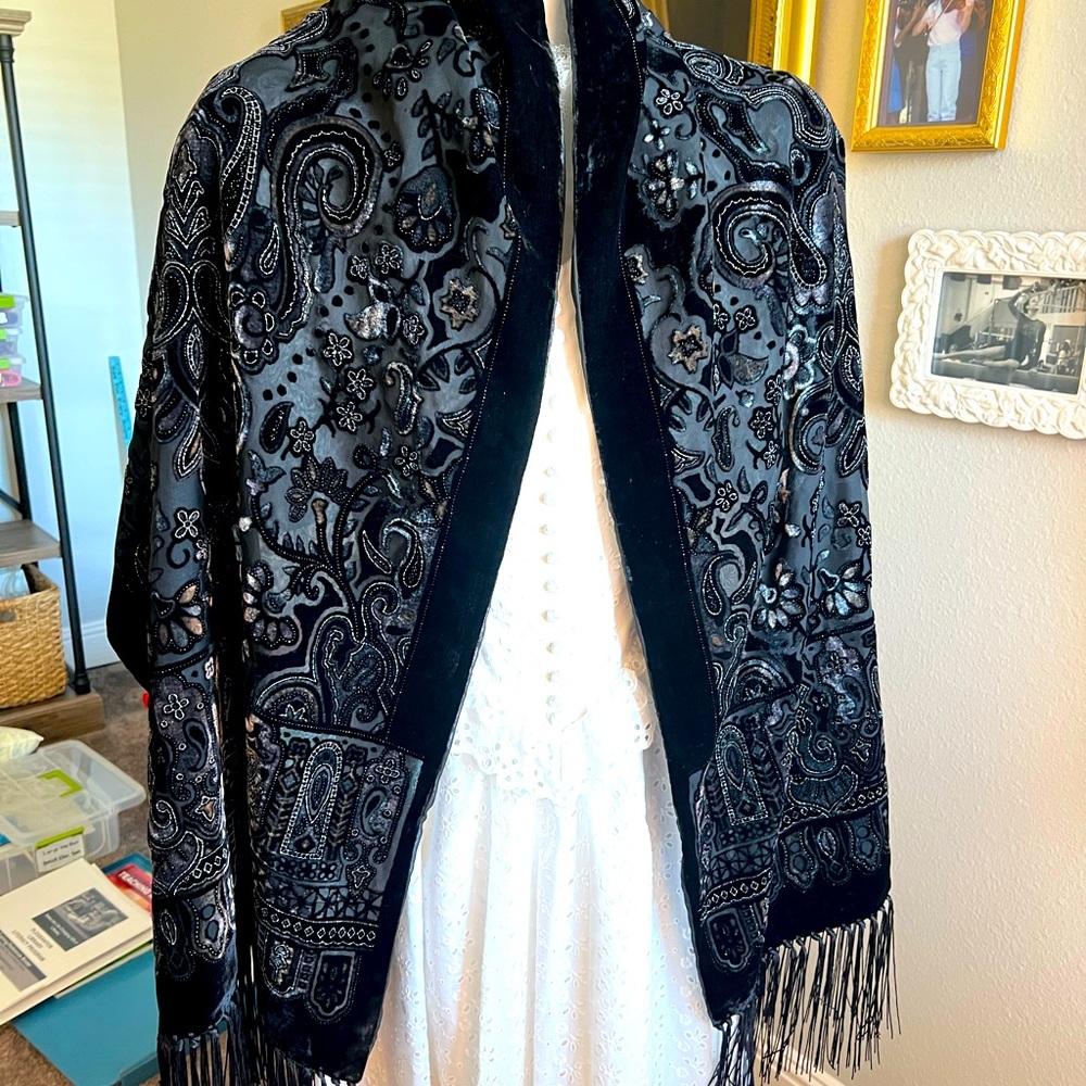 Gorgeous velvety shawl